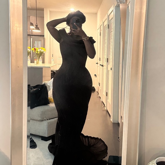 Structured Dress - Picture 4 of 5